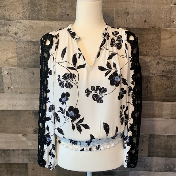 White House Black Market Tops - White House Black Market long sleeve floral top Size XXS